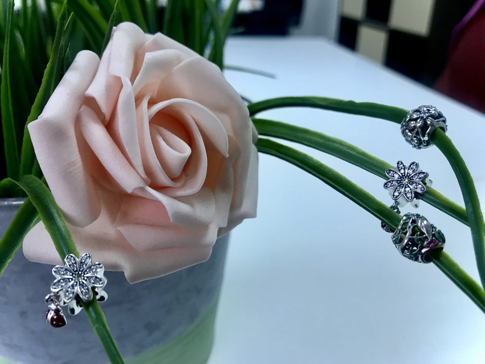 Модерните цветя – сребро, блясък и Viano
